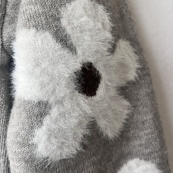 ZEUI Women’s Grey Crewneck Sweater Fuzzy Floral Accents Size Large Cozy Soft - Picture 9 of 16